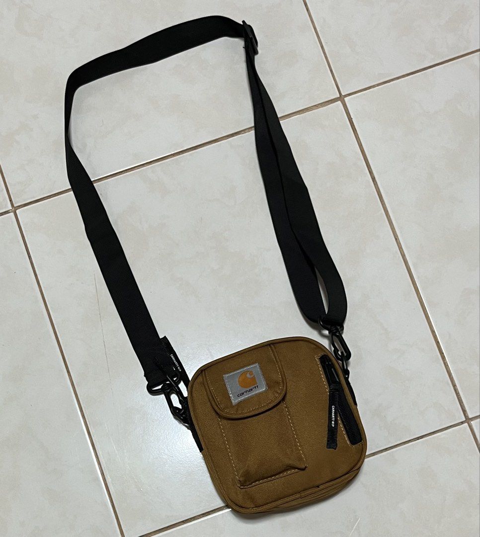 CARHARTT ESSENTIALS SLING BAG (Category: Sling Bags) located in Cavite. Submitted by drip_syndicate (Listing ID 1463102829, Image 2). Description: CONDITION: 9.5/10 COLOR RATE: 9.5/10 NO ISSUE .