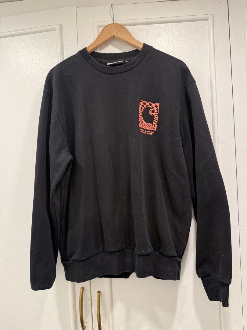 Carhartt Work In Progress Black Sweatshirt Size M (Category: Coats, Jackets and Outerwear) located in Pasig City. Submitted by helpmedispose (Listing ID 1462988367, Image 1). Description: - Brand: Carhartt - Color: Black - Size: Medium (M) - Design: Graphic print on the chest - Features: Ribbed cuffs and hem - Style: Ideal for casual wear.