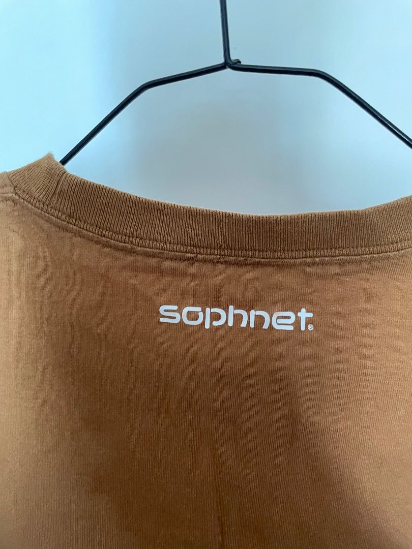 Carhartt x Sophnet tee （分類：T-shirt、恤衫、有領衫）位於 Hong Kong。 由 ck_jp 提交（商品編號 1462906866，圖片 3）。簡介： Carhartt x Sophnet tee啡色 Size: M 價錢反映新舊 Sf到付/面交。