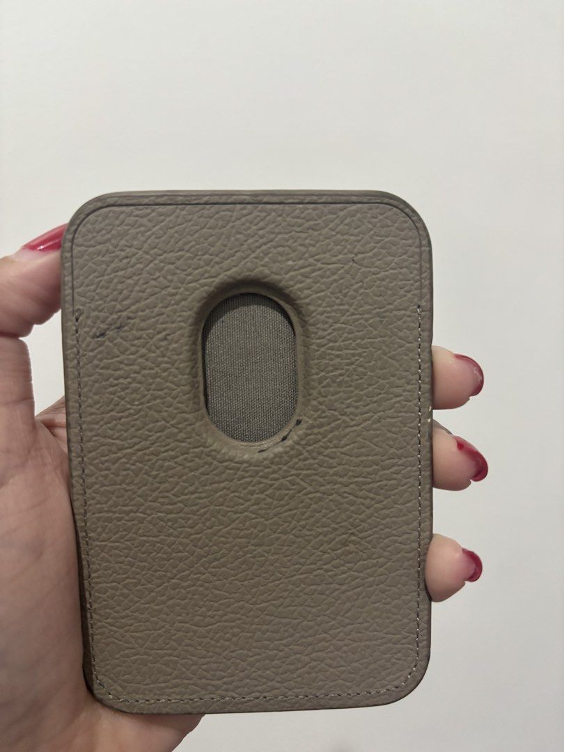 CASETiFY Magsafe Cardholder (Category: Mounts & Holders) located in San Fernando. Submitted by _itsmedani (Listing ID 1463078956, Image 2). Description: Authentic CASETiFY magsafe cardholder Slighty used 💰850 plus SF 📍SAN FERNANDO CITY, LA UNION.