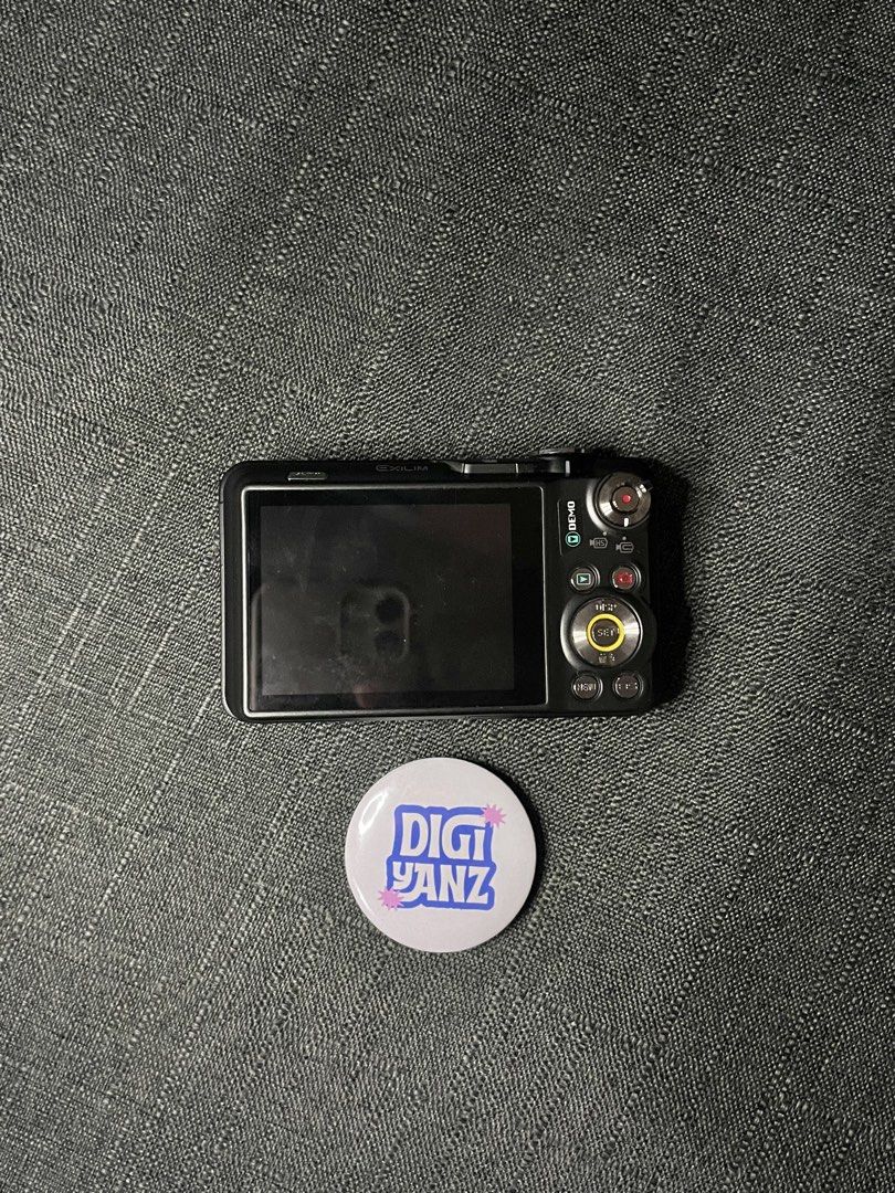 Casio EX-FC100 Digital Camera (Category: Cameras) located in San Fernando. Submitted by imy_danielricciardo (Listing ID 1463077688, Image 2). Description: issue: 4 lcd lines sa left but suuuper thin and not really visible inclusions: unit, battery, sd card, wiping cloth, curated box, stickers free sf within luzon! - can do meet ups around sf city pampanga.