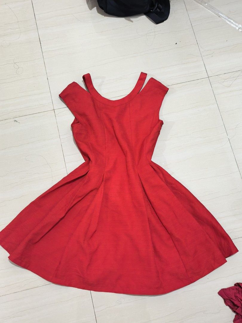 CASUAL RED DRESS (Category: Dresses) located in Manila. Submitted by warmcat_0dfa61 (Listing ID 1462991555, Image 1). Description: .