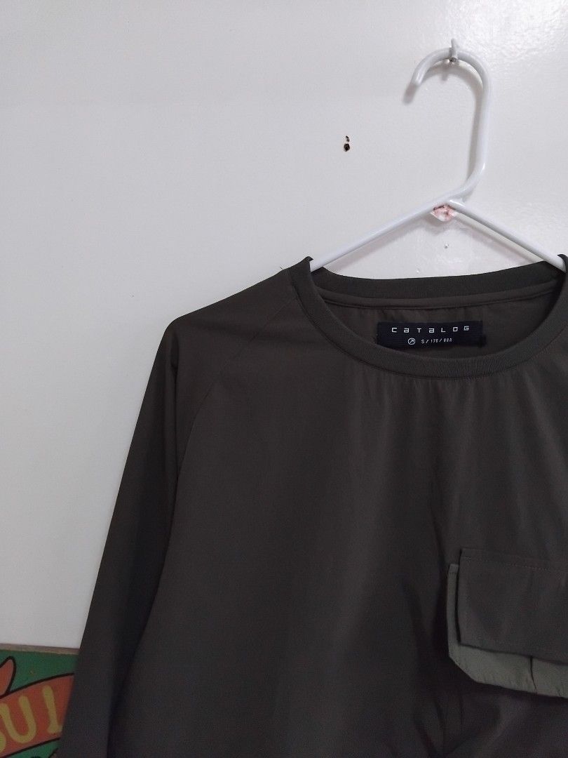 Catalog HK Nylon Outdoor Utility Tech Pullover (Category: Tshirts & Polo Shirts ) located in Pasig City. Submitted by hustlexcurate (Listing ID 1462999064, Image 3). Description: Catalog HK Nylon Outdoor Utility Tech Pullover Size S on tag fits MEDIUM Dimensions: 23X27.