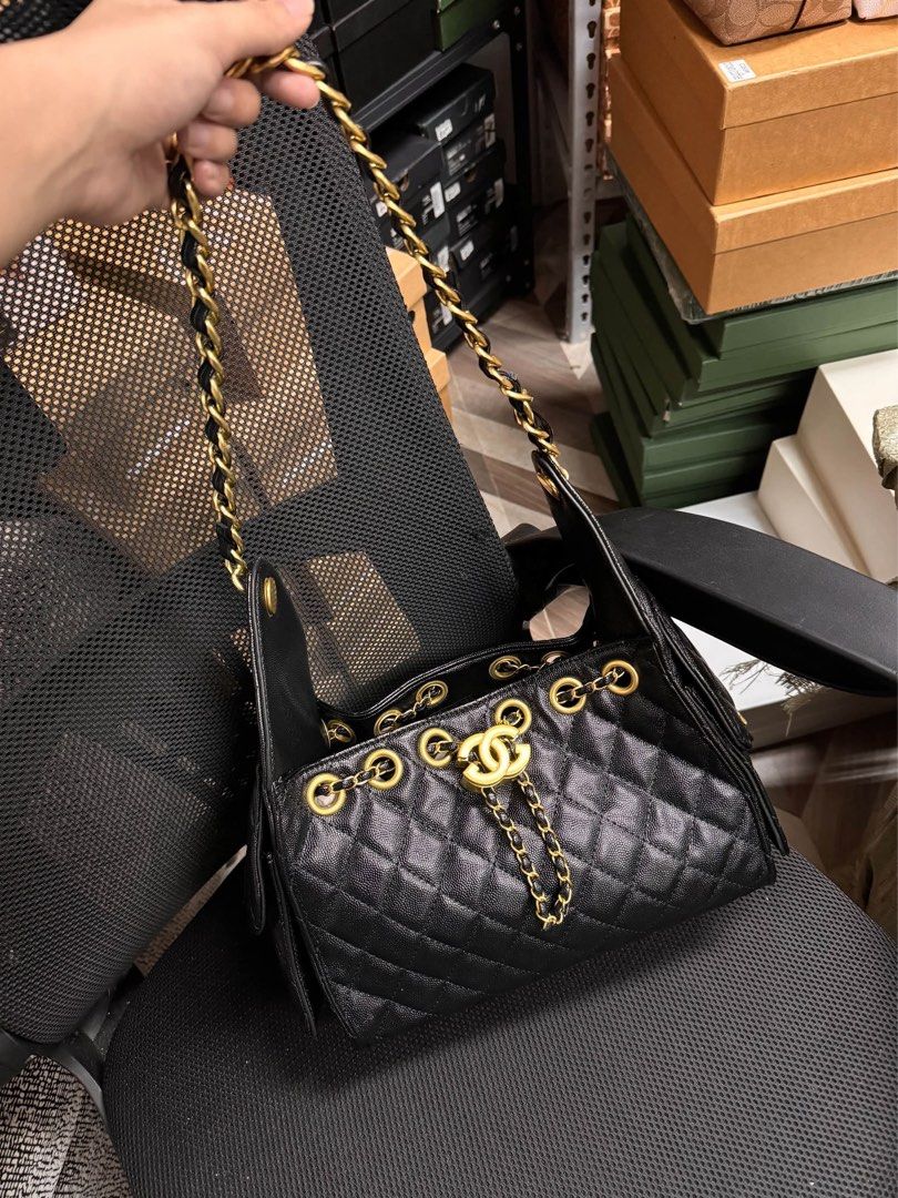 Cc25 Caviar Leather 2way Bag (Category: Shoulder Bags) located in Binmaley. Submitted by amayscollections (Listing ID 1463010377, Image 2). Description: N€w Arr!v@L Caviar leather Cc25 in medium size Bag✨ Instock/Onhand✅ ₱8** nalang pay 1st add 70 C0D ✅💸 quality rate ses lumalaban prettiest in person ses no joke❣️ Pm 📩 Disclaimer: ‼️ This Page is not Associated or Affiliated with any of this following brands. For resell purpose only. We do not 