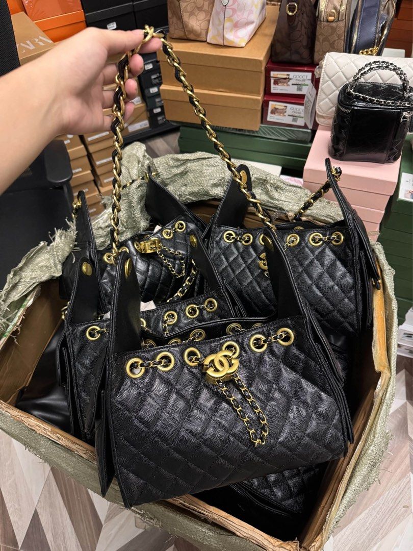 Cc25 Caviar Leather 2way Bag (Category: Shoulder Bags) located in Binmaley. Submitted by amayscollections (Listing ID 1463010377, Image 1). Description: N€w Arr!v@L Caviar leather Cc25 in medium size Bag✨ Instock/Onhand✅ ₱8** nalang pay 1st add 70 C0D ✅💸 quality rate ses lumalaban prettiest in person ses no joke❣️ Pm 📩 Disclaimer: ‼️ This Page is not Associated or Affiliated with any of this following brands. For resell purpose only. We do not 