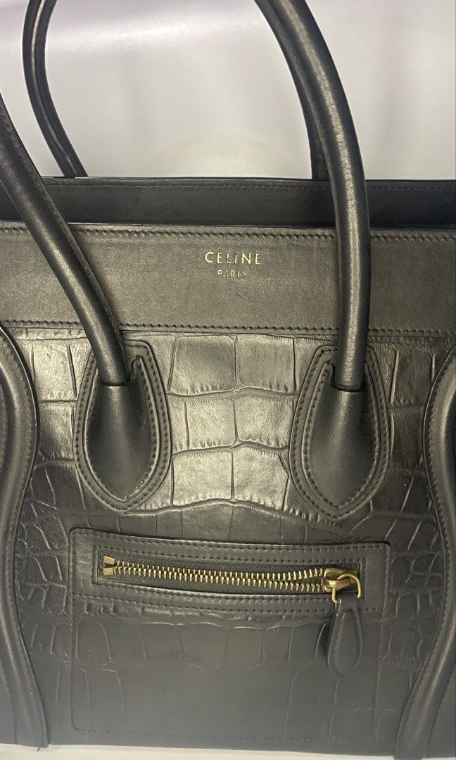 CELINE PARIS (Category: Luxury Bags & Wallets) located in Koronadal. Submitted by zyxarvie (Listing ID 1463028822, Image 2). Description: No issue AUTHENTIC ✅ 9.5/10 COLOR RATE EXCELLENT TO NEW LAMPO UNDER ZIPP.