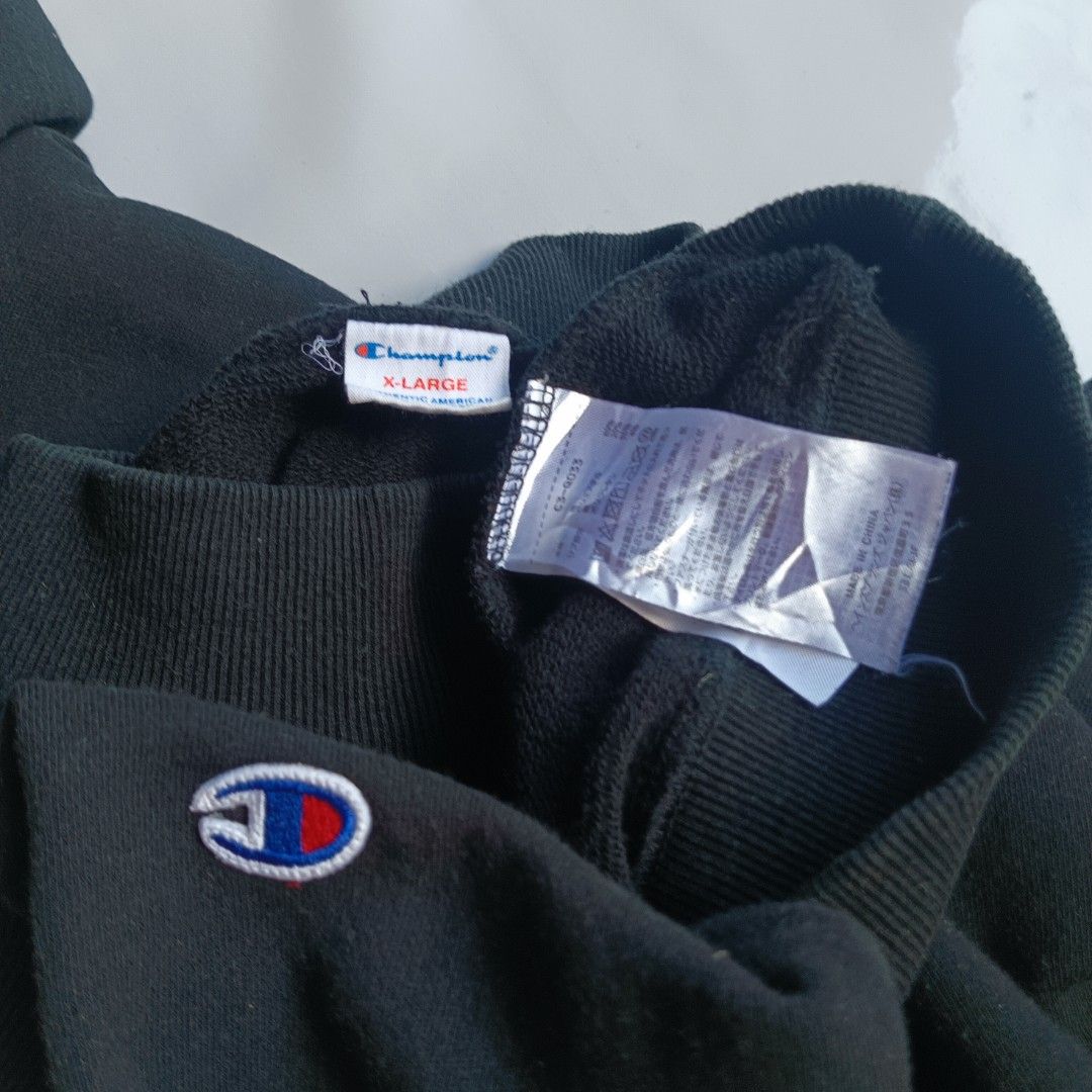 Champion Mockneck (Category: Coats, Jackets and Outerwear) located in San Luis. Submitted by 3fted.au (Listing ID 1463018905, Image 3). Description: Champion Mockneck(Carpet Logo) *not faded, color only due to lighting, BOXY Excellent Condition 9.5/10 Color Rate minimal bacon neck, pero if suot di bacon neck sakal pa sa neck Dimes(inches) Length: 27.5 Width: 25.8.