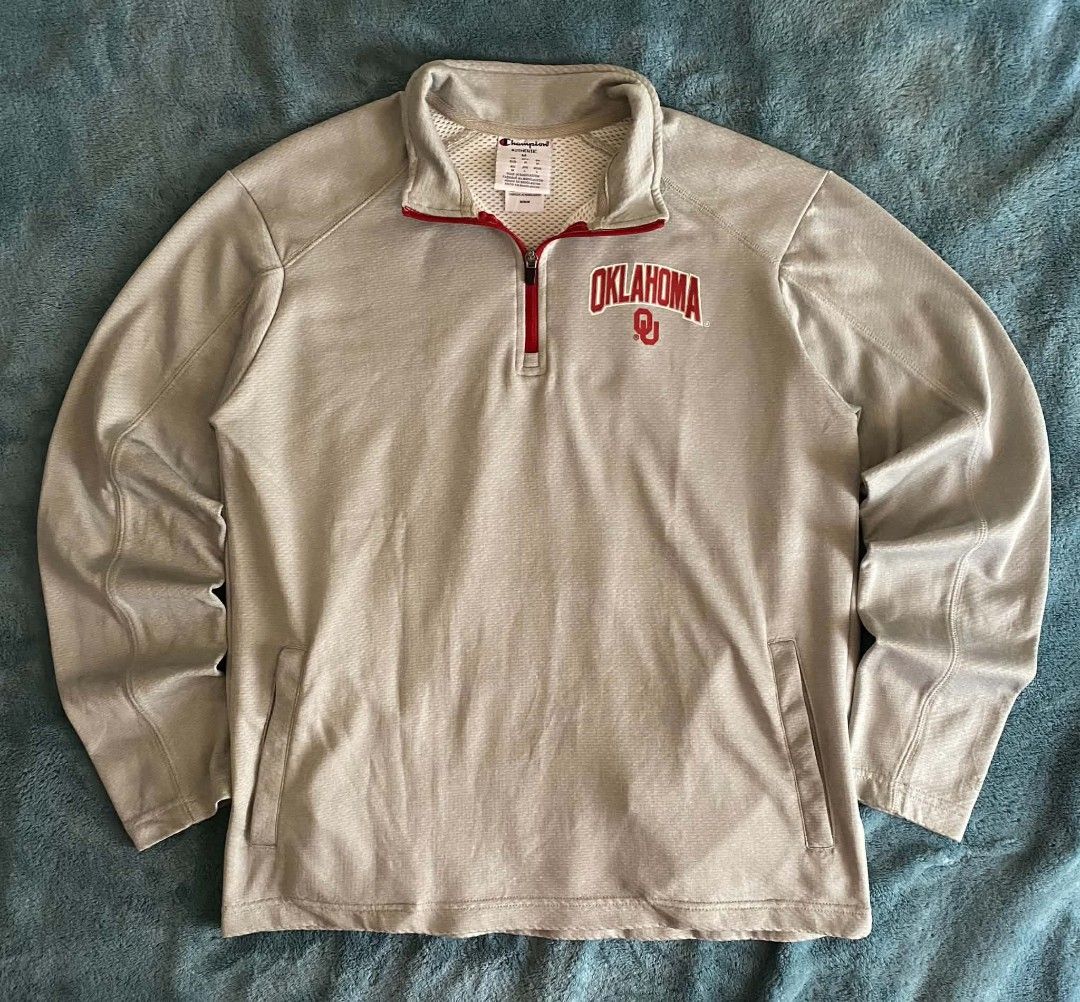 Champion Oklahoma Sooner's Quarter-zip Pullover (Category: Coats, Jackets and Outerwear) located in Subic. Submitted by hnrblethrift7 (Listing ID 1462890143, Image 1). Description: Champion quarter zip Size medium on tag kasya large👌 W21.5L26.5.