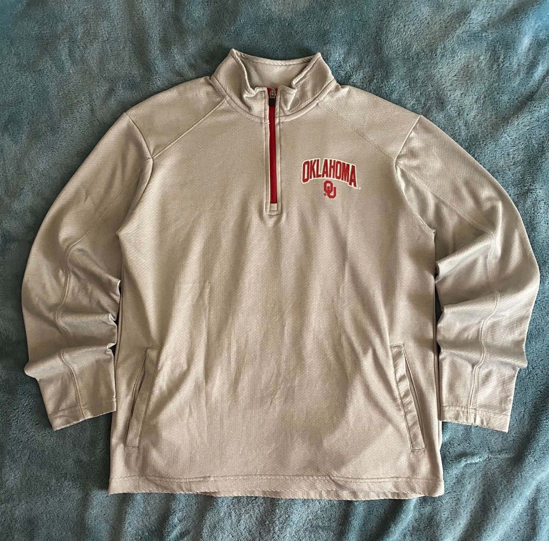 Champion Oklahoma Sooner's Quarter-zip Pullover (Category: Coats, Jackets and Outerwear) located in Subic. Submitted by hnrblethrift7 (Listing ID 1462890143, Image 3). Description: Champion quarter zip Size medium on tag kasya large👌 W21.5L26.5.