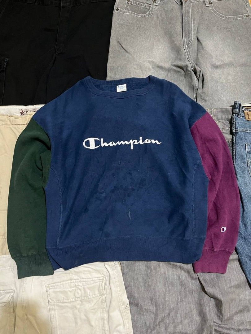 Champion Reverse Weave Colorblock Sweatshirt Large (Category: Coats, Jackets and Outerwear) located in Dagupan City. Submitted by retromix.ph (Listing ID 1463052353, Image 1). Description: Vintage Champion Reverse weave Dimes:22.5x25 Issue: Oil stain & Need waah Color rate: 9/10 250.