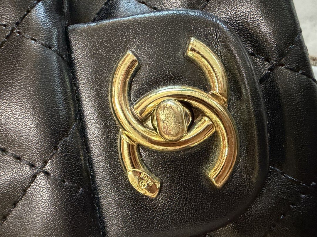Chanel (Category: Luxury Bags & Wallets) located in Manila. Submitted by kayecake_ (Listing ID 1463109232, Image 3). Description: .