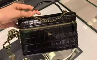 （分類：）位於 。 由 alegance.luxury 提交（商品編號 1463003437，圖片 1）。簡介： 。