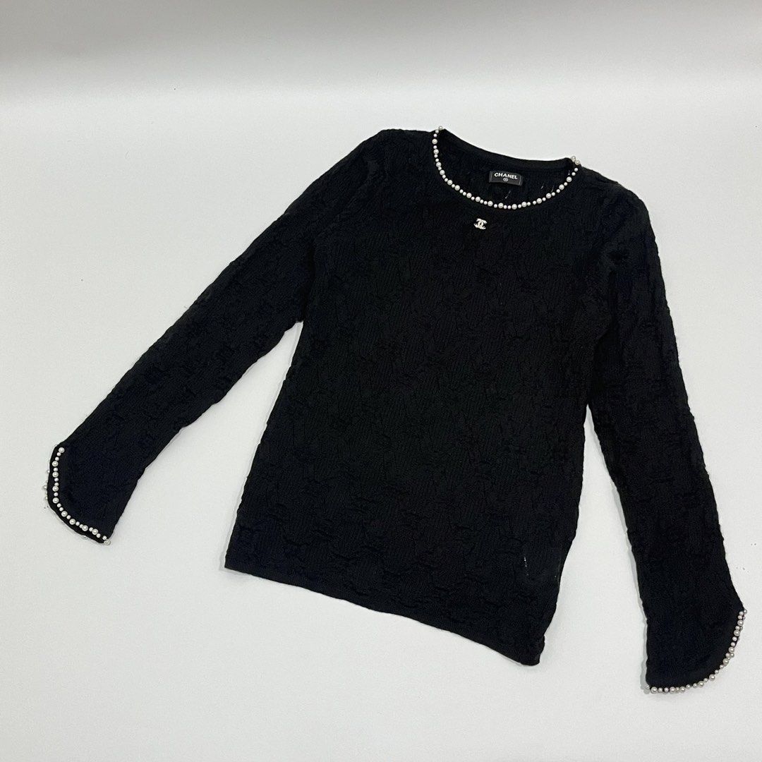 CHANEL - TEXTURED KNIT PEARL LONGSLEEVES (Category: Longsleeves) located in Lucena. Submitted by southsidekartell (Listing ID 1463059681, Image 1). Description: SIZE 36 SMALL IN GREAT CONDITION COMPLETE DETAILS NO MAJOR ISSUES.