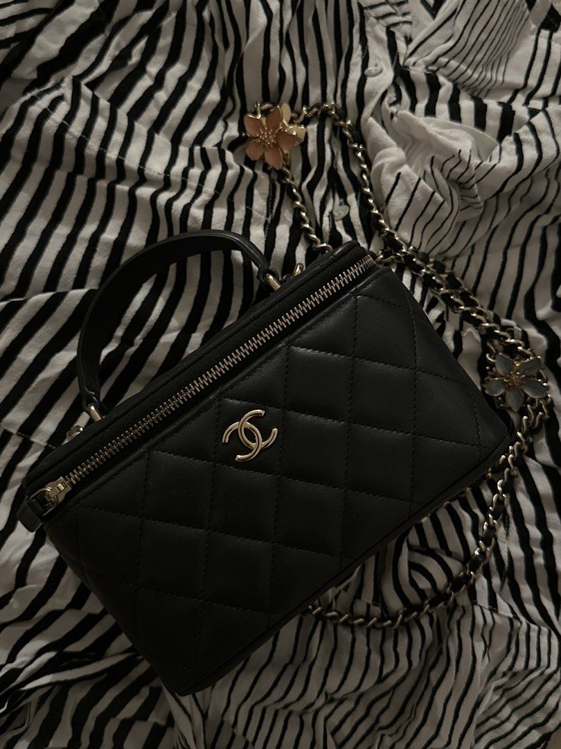Chanel Classic Top Handle Vanity Case (Category: Luxury Bags & Wallets) located in Manila. Submitted by pianonobread (Listing ID 1463040039, Image 1). Description: - Bought from the Orange Box BGC - With dustbag - Microchipped.