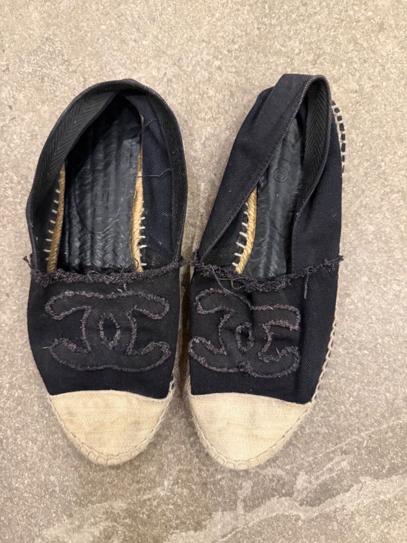 Chanel Espadrilles Navy Black Canvas Espadrille Flats (Category: Sneakers & Footwear) located in Quezon City. Submitted by ilabluxe (Listing ID 1462893555, Image 1). Description: - Authentic navy blue Chanel espadrilles - Size 39 - Canvas upper - Signature rope sole Note this is very well used and you arr not buying a brand new 100% Authentic or money back guarantee .