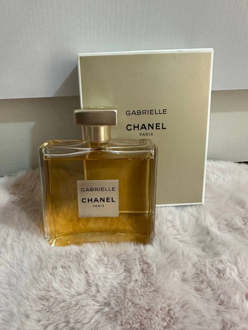 Chanel Gabrielle Essence Eau de Parfum 100ml (Category: Fragrance & Deodorants) located in Antipolo. Submitted by hazyhaze21 (Listing ID 1462986029, Image 1). Description: - 100ml - bawas pero super konti lang - includes original box.