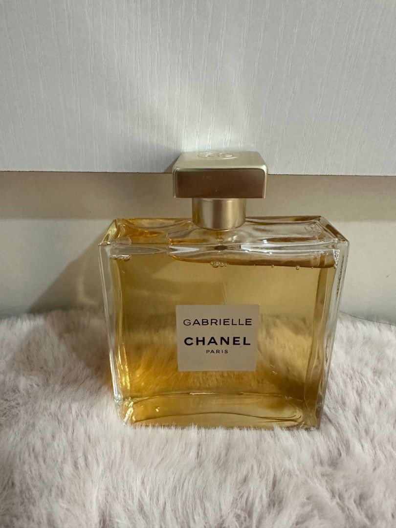 Chanel Gabrielle Essence Eau de Parfum 100ml (Category: Fragrance & Deodorants) located in Antipolo. Submitted by hazyhaze21 (Listing ID 1462986029, Image 2). Description: - 100ml - bawas pero super konti lang - includes original box.