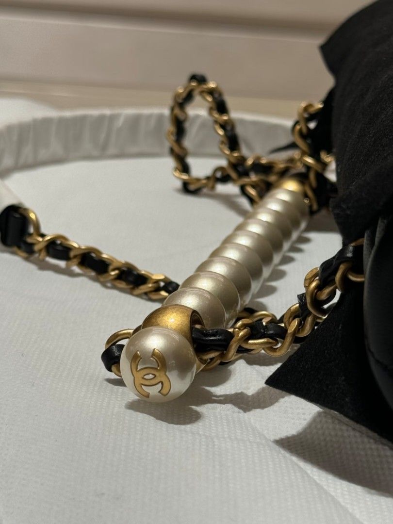 chanel w/pearl handle (PRE ORDER) (Category: Luxury Bags & Wallets) located in Las Pinas. Submitted by glamdustph (Listing ID 1462925532, Image 2). Description: 💯 authentic complete inclusions 10-14days eda via air cargo plus loc sf thank you.