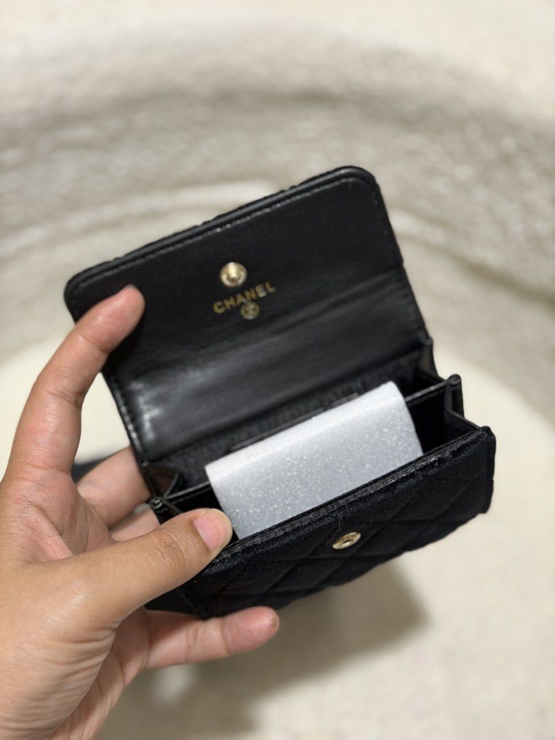 Ch@nel wallet authentic GWP (Category: Wallets & Card holders) located in Manila. Submitted by jafelizarte (Listing ID 1463047085, Image 3). Description: .