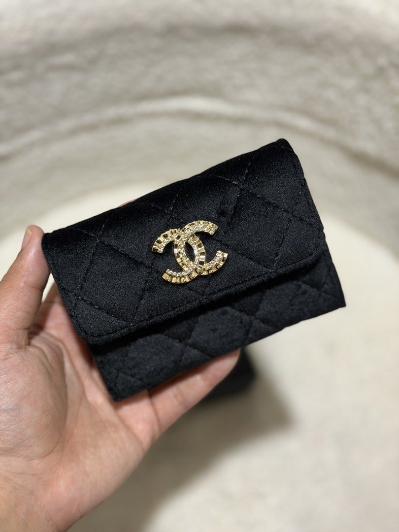 Ch@nel wallet authentic GWP (Category: Wallets & Card holders) located in Manila. Submitted by jafelizarte (Listing ID 1463047085, Image 1). Description: .