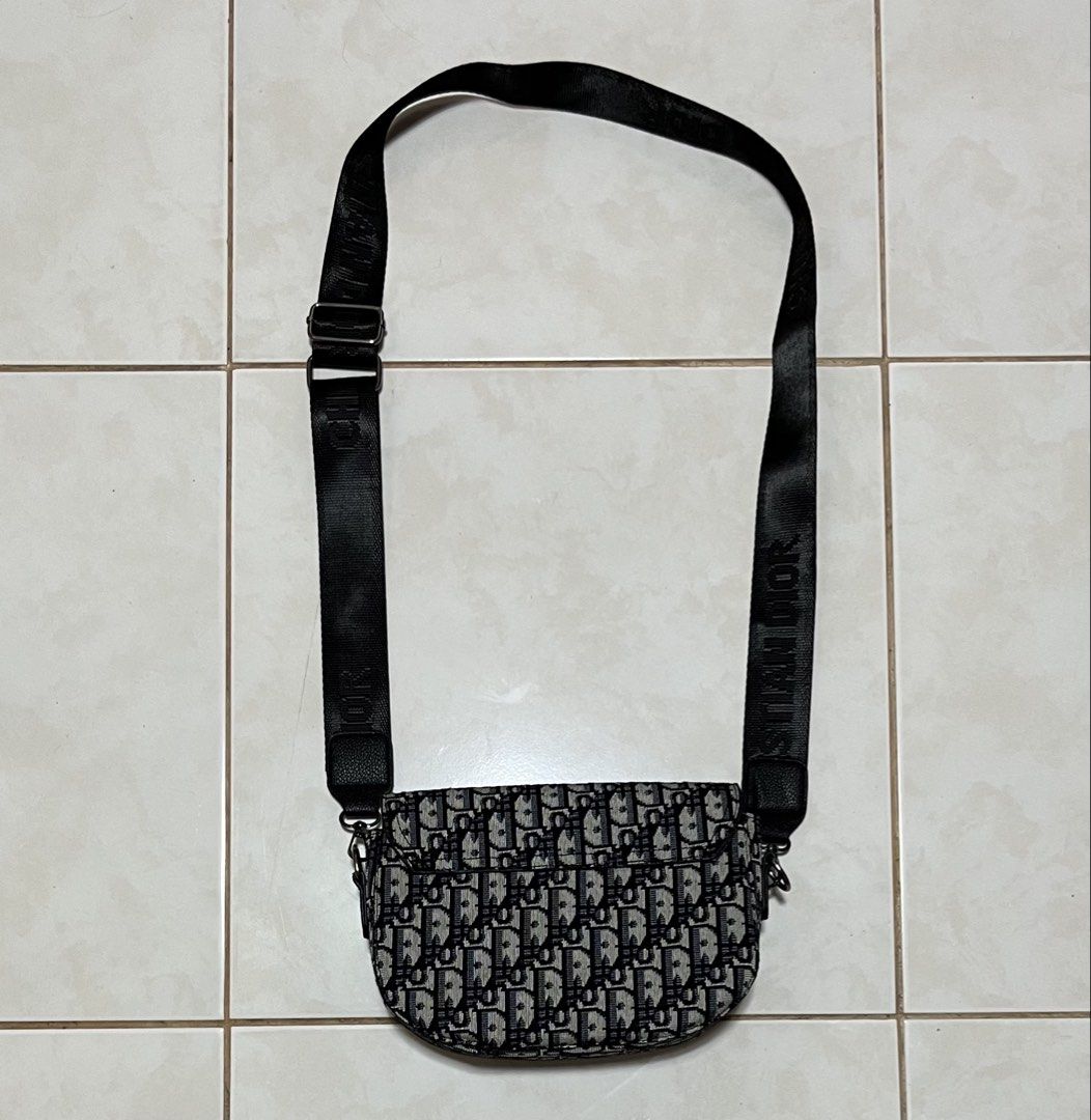 CHRISTIAN DIOR SADDLE MESSENGER BAG (Category: Sling Bags) located in Cavite. Submitted by drip_syndicate (Listing ID 1463102655, Image 2). Description: CONDITION: 9.8/10 COLOR RATE: 9.8/10 NO ISSUE .