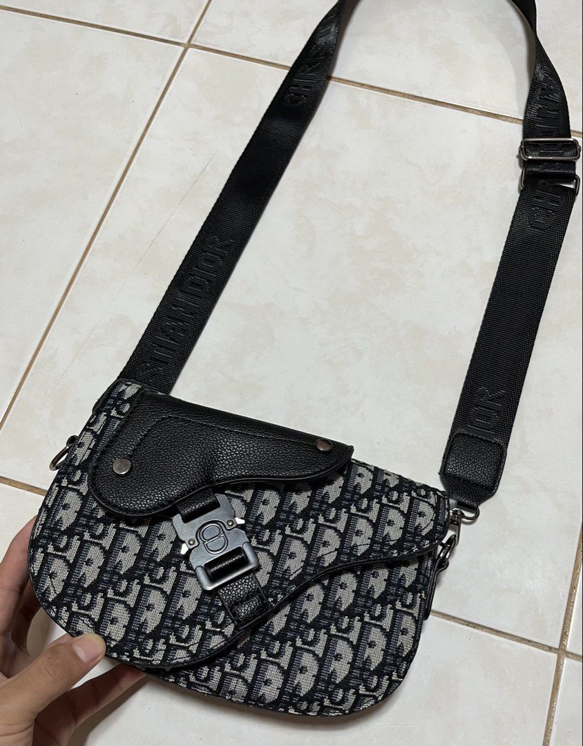 CHRISTIAN DIOR SADDLE MESSENGER BAG (Category: Sling Bags) located in Cavite. Submitted by drip_syndicate (Listing ID 1463102655, Image 3). Description: CONDITION: 9.8/10 COLOR RATE: 9.8/10 NO ISSUE .