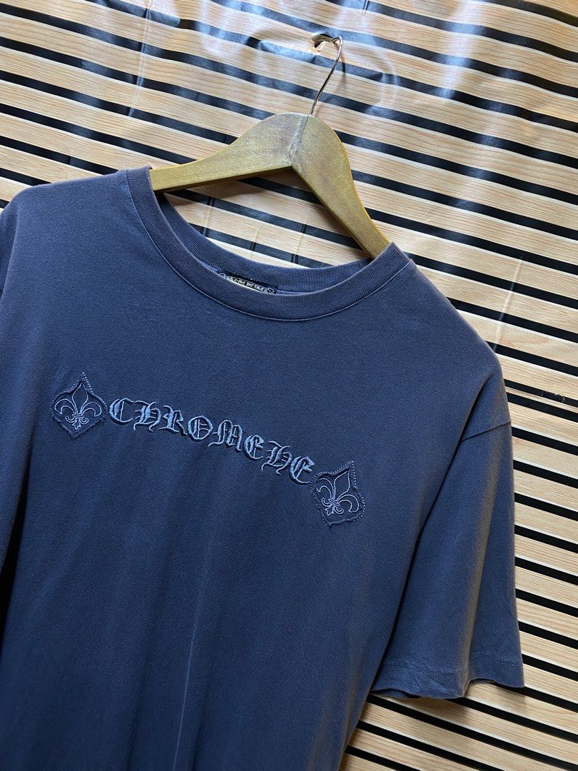 CHROME HEARTS “PATCH HORSHOE” (Category: Tshirts & Polo Shirts ) located in Makati City. Submitted by drip.poww (Listing ID 1462939805, Image 3). Description: - Chrome Hearts - Color: Gray - Size: Meduim - Dimes: 21x27 - Authentic - Excellent condition - Need wash, fresh from bale - Material: 100% Cotton Please don’t expect too much—these are thrifted (ukay) items. 😊 !!STILL NEGOTIABLE!!.