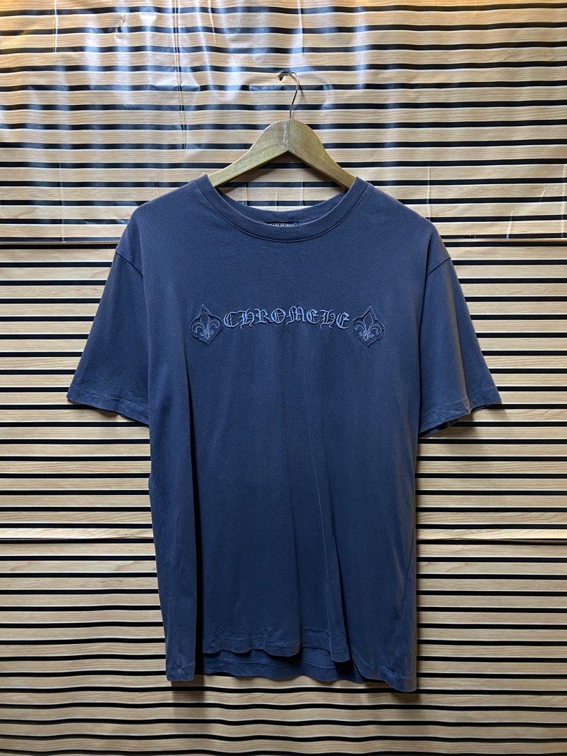 CHROME HEARTS “PATCH HORSHOE” (Category: Tshirts & Polo Shirts ) located in Makati City. Submitted by drip.poww (Listing ID 1462939805, Image 2). Description: - Chrome Hearts - Color: Gray - Size: Meduim - Dimes: 21x27 - Authentic - Excellent condition - Need wash, fresh from bale - Material: 100% Cotton Please don’t expect too much—these are thrifted (ukay) items. 😊 !!STILL NEGOTIABLE!!.