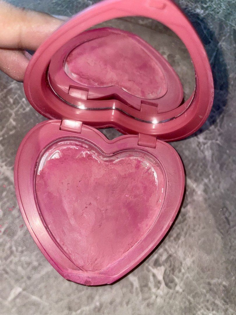 Chuchu Heart Blush Repressed Half Remaining (Category: Makeup) located in Rizal. Submitted by gentle.decluttering (Listing ID 1462950531, Image 2). Description: nirepressed kasi nadurog nung dumating. depotted the other half in different lagayan. might need to repress upon delivery or not..