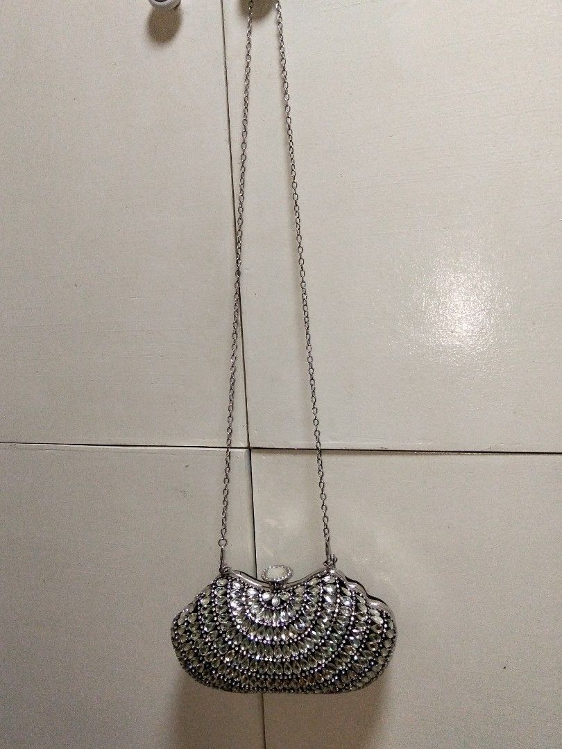 Clutch Bag/ Sling Bag (Category: Clutches) located in Tanza. Submitted by dprelovedspace (Listing ID 1462984120, Image 3). Description: - Can be used as a clutch or worn as a shoulder/crossbody bag - Comes with two interchangeable straps — metal chain strap and shorter strap Original price: ₱750.
