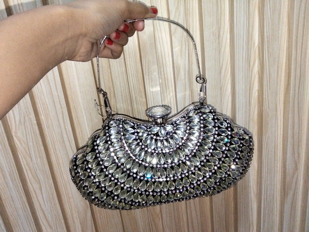 Clutch Bag/ Sling Bag (Category: Clutches) located in Tanza. Submitted by dprelovedspace (Listing ID 1462984120, Image 2). Description: - Can be used as a clutch or worn as a shoulder/crossbody bag - Comes with two interchangeable straps — metal chain strap and shorter strap Original price: ₱750.