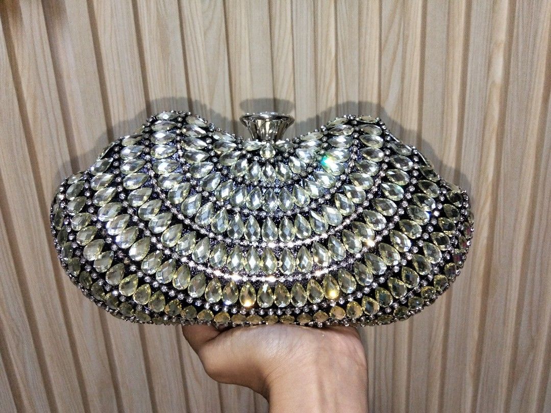 Clutch Bag/ Sling Bag (Category: Clutches) located in Tanza. Submitted by dprelovedspace (Listing ID 1462984120, Image 1). Description: - Can be used as a clutch or worn as a shoulder/crossbody bag - Comes with two interchangeable straps — metal chain strap and shorter strap Original price: ₱750.
