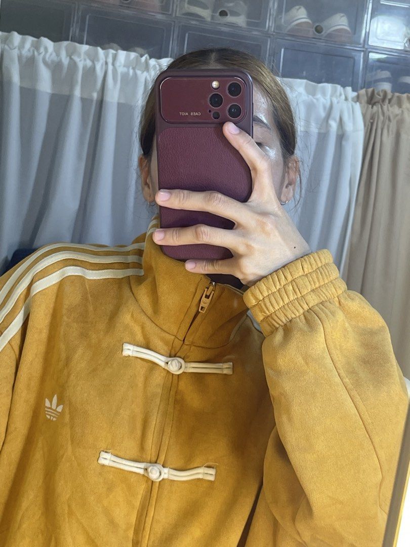 CNY JACKET (Category: Coats, Jackets and Outerwear) located in Pili. Submitted by teacherrem072722 (Listing ID 1463013118, Image 2). Description: Di ko po sure if original🥲 pero mukhang original naman po..4k bili 2k na lang.
