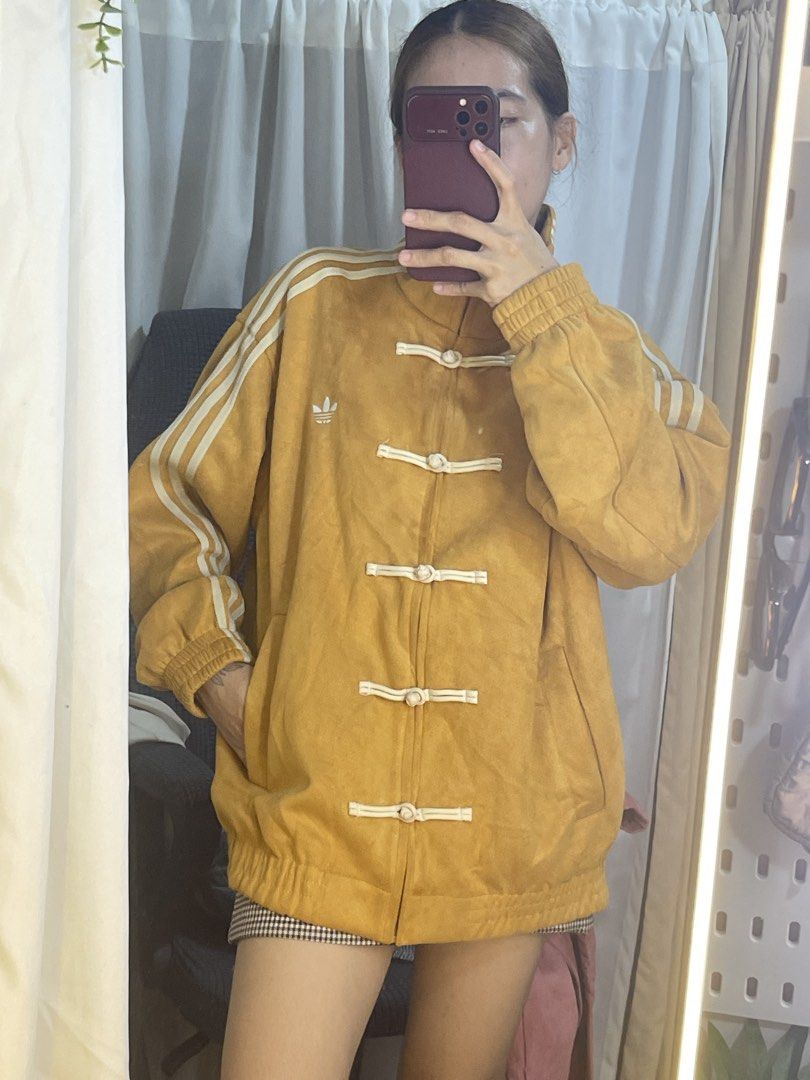 CNY JACKET (Category: Coats, Jackets and Outerwear) located in Pili. Submitted by teacherrem072722 (Listing ID 1463013118, Image 1). Description: Di ko po sure if original🥲 pero mukhang original naman po..4k bili 2k na lang.