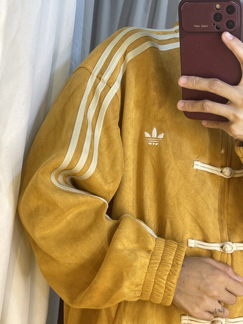 CNY JACKET (Category: Coats, Jackets and Outerwear) located in Pili. Submitted by teacherrem072722 (Listing ID 1463013118, Image 3). Description: Di ko po sure if original🥲 pero mukhang original naman po..4k bili 2k na lang.