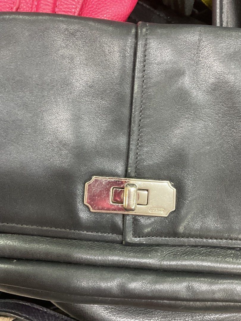 coach (Category: Purses & Pouches) located in Bacolod City. Submitted by asianbellahadidd (Listing ID 1463052635, Image 3). Description: .