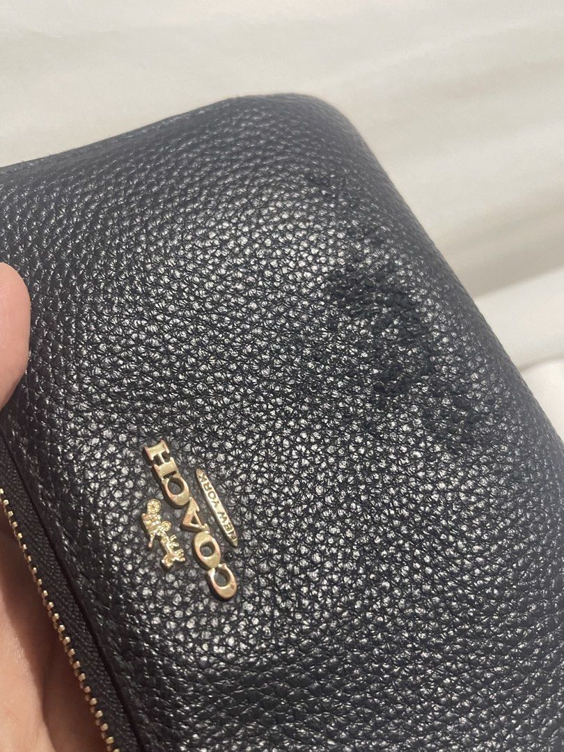 Coach double zip wrislet (Category: Wallets & Card holders) located in Naga. Submitted by luxx_clover (Listing ID 1463030191, Image 2). Description: Visible signs of use : - front (bubbles) nadikitan ng mainit - one leather puller (torn) - wristlet letter (rubs) .