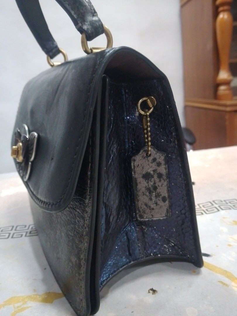 coach parker black top handle (Category: Luxury Bags & Wallets) located in Manila. Submitted by annemil_1984 (Listing ID 1462947724, Image 2). Description: - Cute black leather handbag - Unique butterfly clasp on the front - Textured, distressed look on the bottom - Top handle for easy carrying - Adds a statement to any outfit - Please check photos for details no fade natural na kulay nya po yan last price posted.bawal sa barat orig po yan At sup
