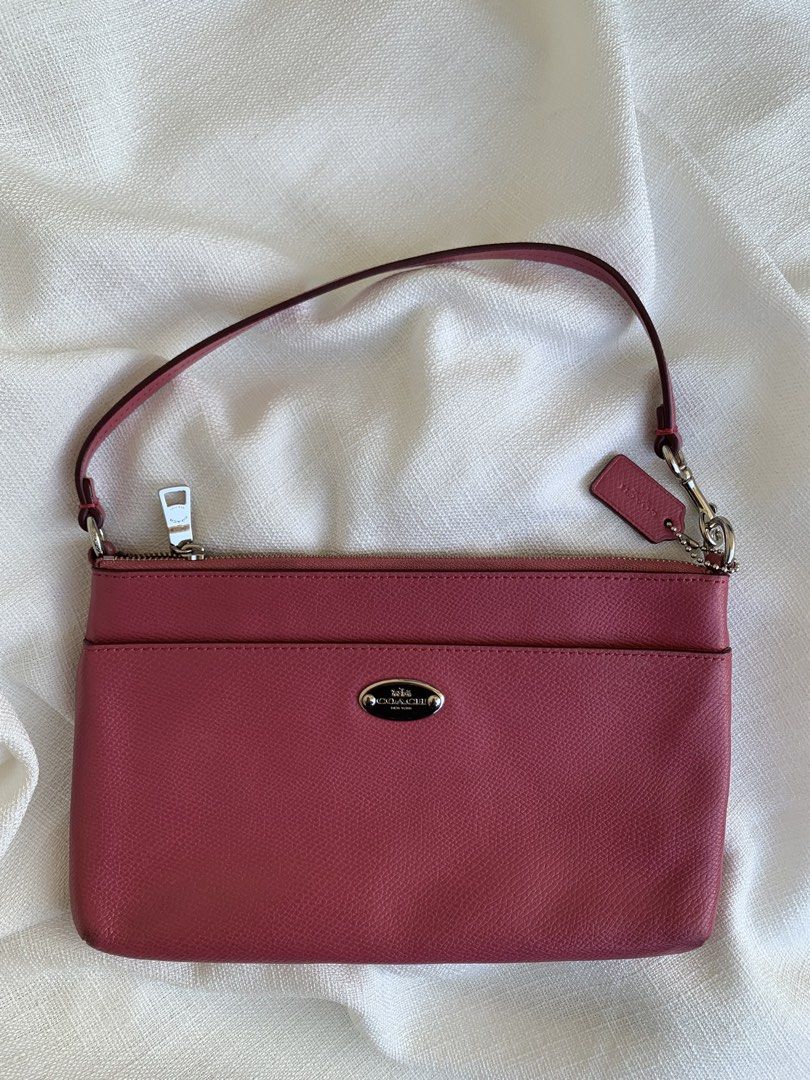 Coach Pink Leather (Category: Shoulder Bags) located in Bulacan. Submitted by bliselda (Listing ID 1462971669, Image 1). Description: Coach Pink Leather💕 Good Condition💓💖.