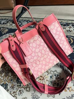 (Category: ) located in . Submitted by preloveditem_adel (Listing ID 1462954026, Image 1). Description: .