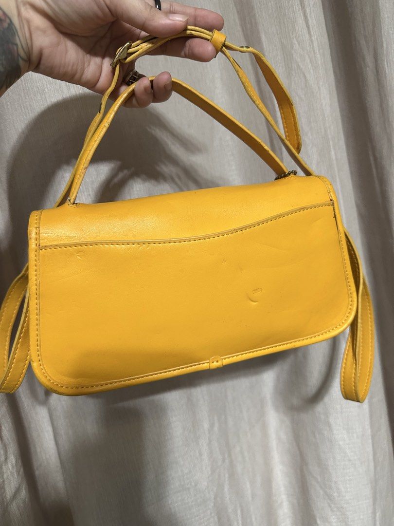 Coach vintage (Category: Luxury Bags & Wallets) located in Cainta. Submitted by 3rd_street.onlineshop (Listing ID 1463103789, Image 2). Description: Signs of usage naka upload na po ung pictures check nyo na lang, Sf not included Payment first.