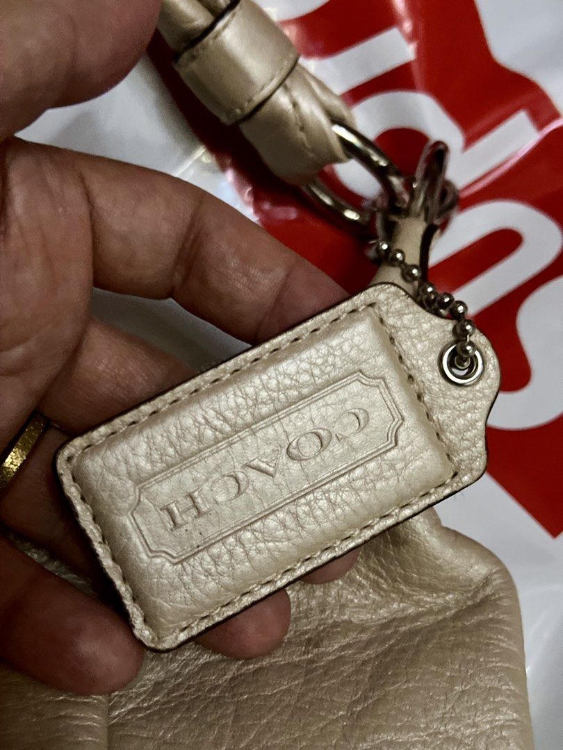 Coach vintage in excellent condition (Category: Shoulder Bags) located in Manila. Submitted by gee0505 (Listing ID 1462921609, Image 3). Description: Free SF manila.