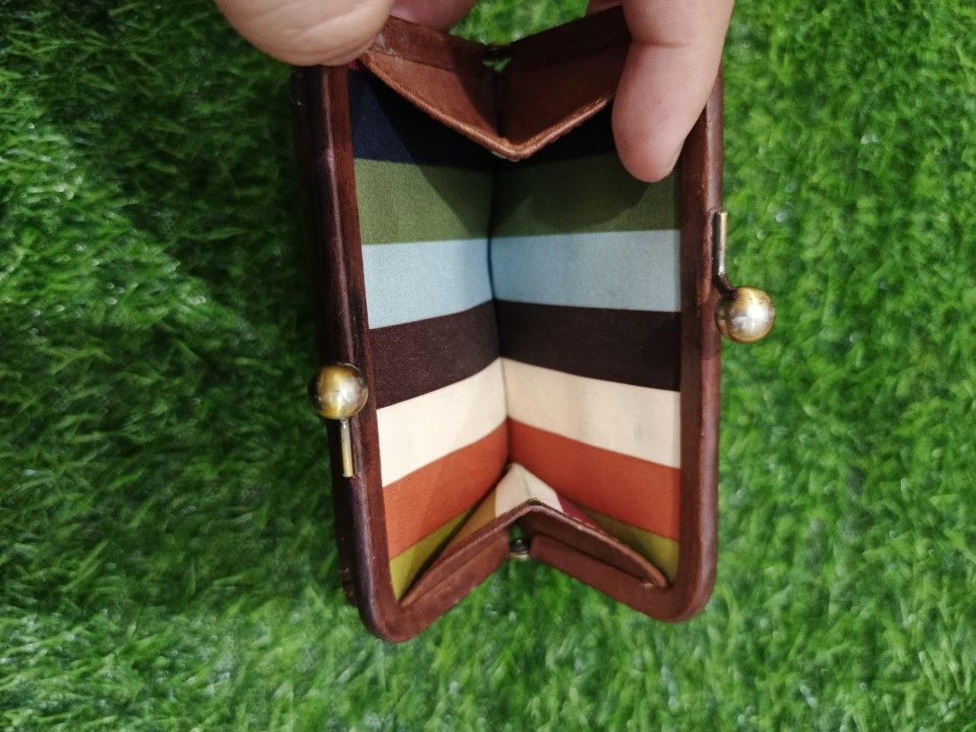 Coach vintage wallet (Category: Luxury Bags & Wallets) located in Manticao. Submitted by jiachloeyana (Listing ID 1463041355, Image 3). Description: in good condition no cracking genuine leather.