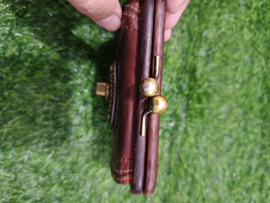 Coach vintage wallet (Category: Luxury Bags & Wallets) located in Manticao. Submitted by jiachloeyana (Listing ID 1463041355, Image 2). Description: in good condition no cracking genuine leather.