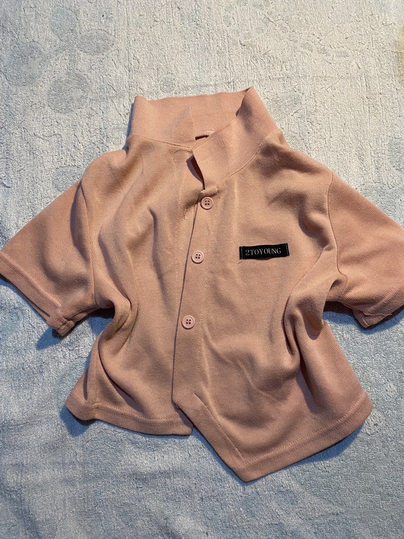 Collared Cropped Top (Category: Others Tops) located in Mapandan. Submitted by elavee (Listing ID 1463087694, Image 1). Description: .