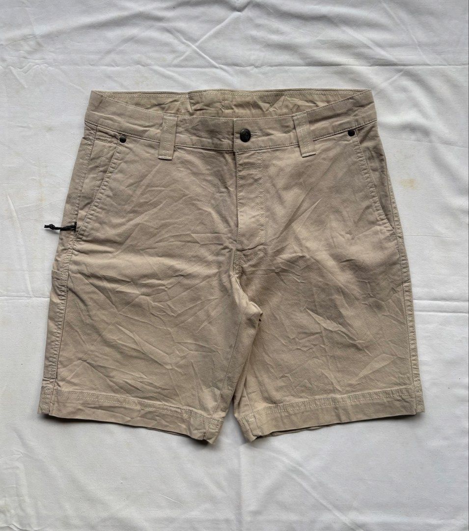 COLUMBIA AUTHENTIC! (Category: Shorts) located in Gerona. Submitted by jeerthrift (Listing ID 1462990013, Image 1). Description: Columbia Authentic! Waist-30 L-18 Inseam-8 Leg open-10 GOOD AS NEW ₱400+sf.