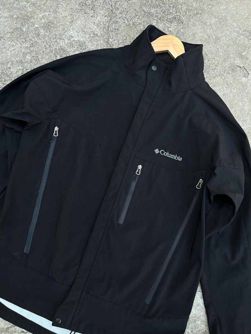 Columbia Titanium Black Jacket (Category: Coats, Jackets and Outerwear) located in Polomolok. Submitted by paollette1214 (Listing ID 1463042510, Image 1). Description: - Columbia Titanium Jacket - Color: Black - Features zippered front pockets - Ideal for outdoor activities and everyday wear - Made with quality materials.