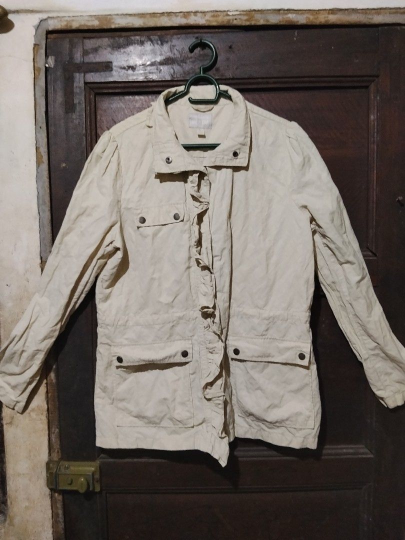 Converse One Star Ruffle Utility Cargo Jacket (Category: Coats, Jackets and Outerwear) located in Makati City. Submitted by acunamagbenta (Listing ID 1463110022, Image 1). Description: Converse One Star Ruffle Utility Cargo Jacket Beige Size Large Brand New / Never Worn (No flaws, stains, or signs of usage) Kept in storage. Selling this beautiful, archived Converse One Star women's military utility cargo jacket in a clean cream/beige colorway. It