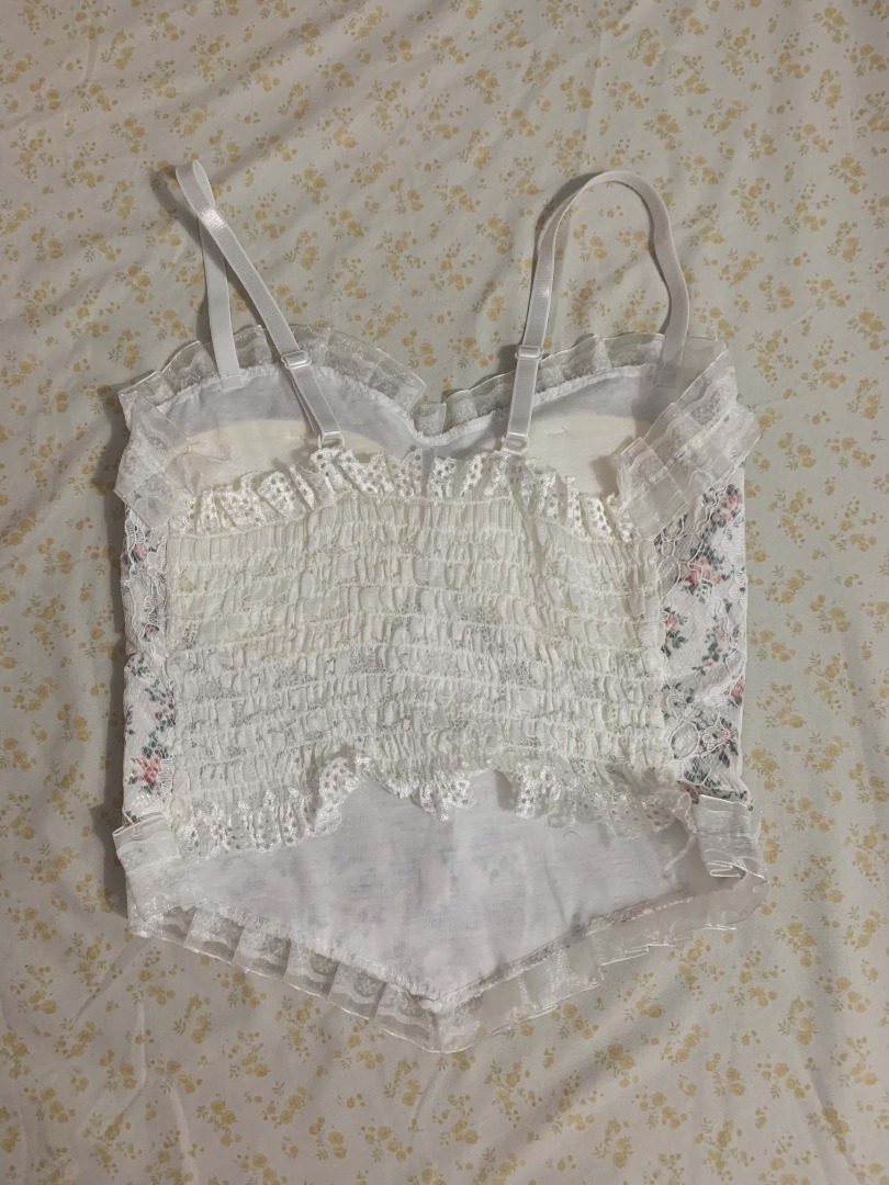 coquette white padded tank top (Category: Sleeveless) located in Antipolo. Submitted by luckycloud.d (Listing ID 1463082545, Image 2). Description: Used only 1-2 times Padded, very comfy! Can fit S-Med Payment: GCash or Maribank.