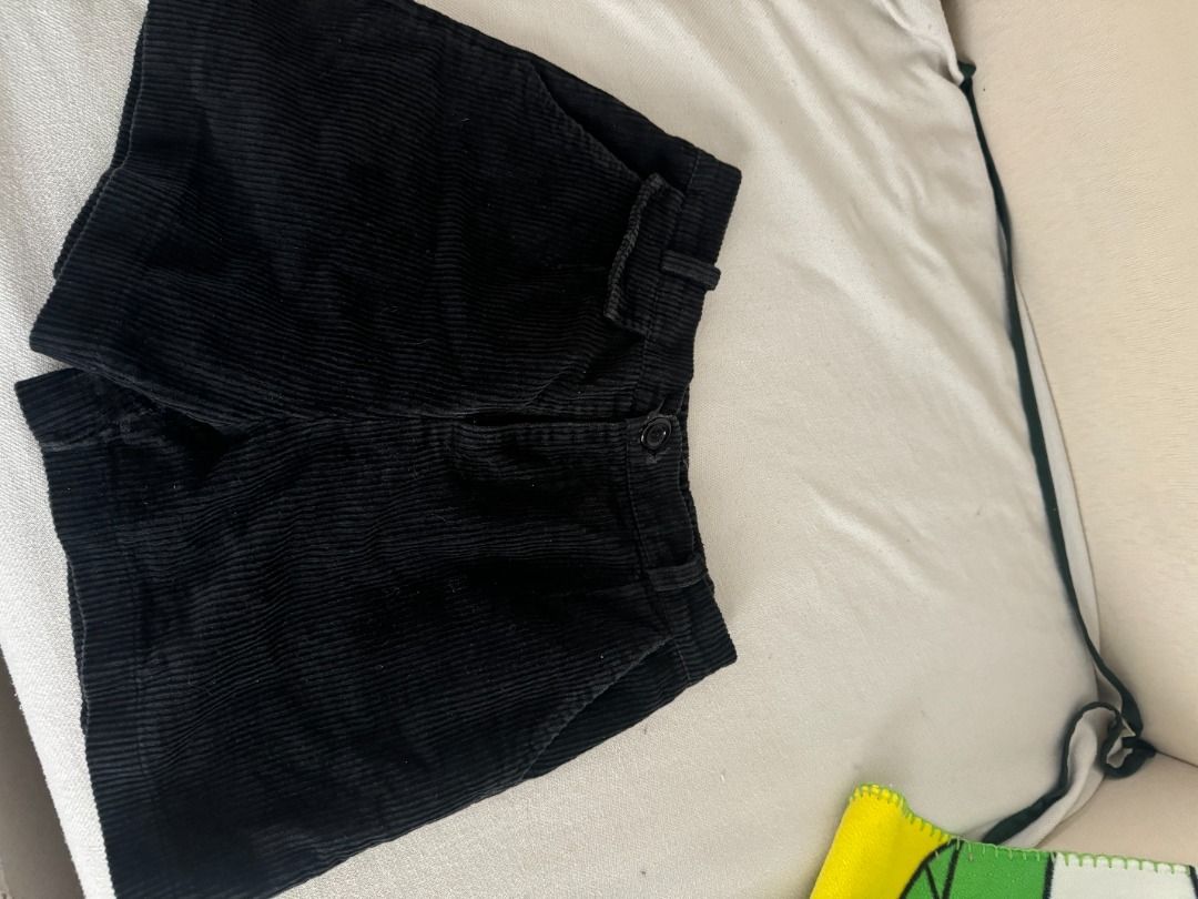 corduroy black shorts (Category: Shorts) located in Quezon City. Submitted by gogo.sparkle (Listing ID 1463020879, Image 1). Description: .